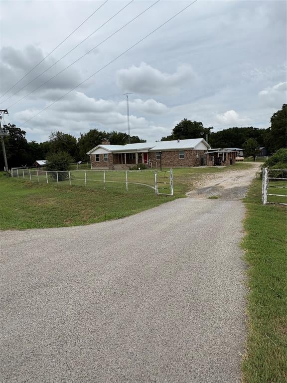 7342 FM 1810 — photo