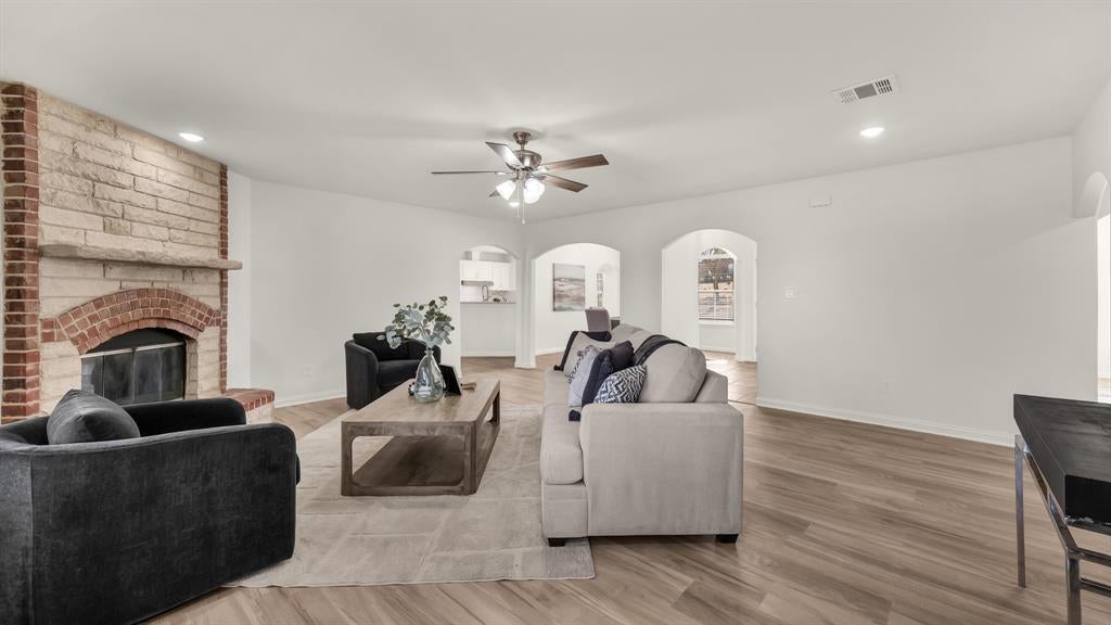 1735 Woodridge Court — photo