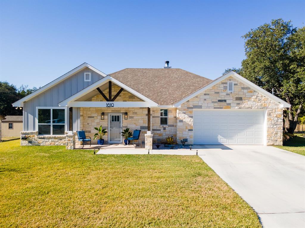 1610 Badger Lane — photo