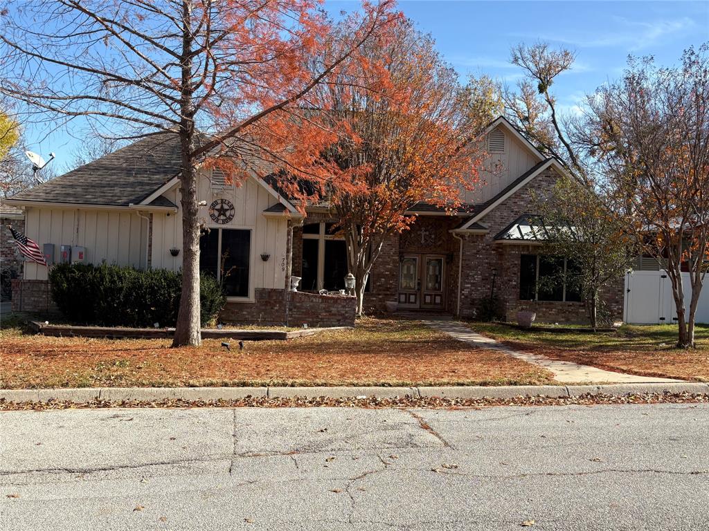 709 Timberview Court N — photo
