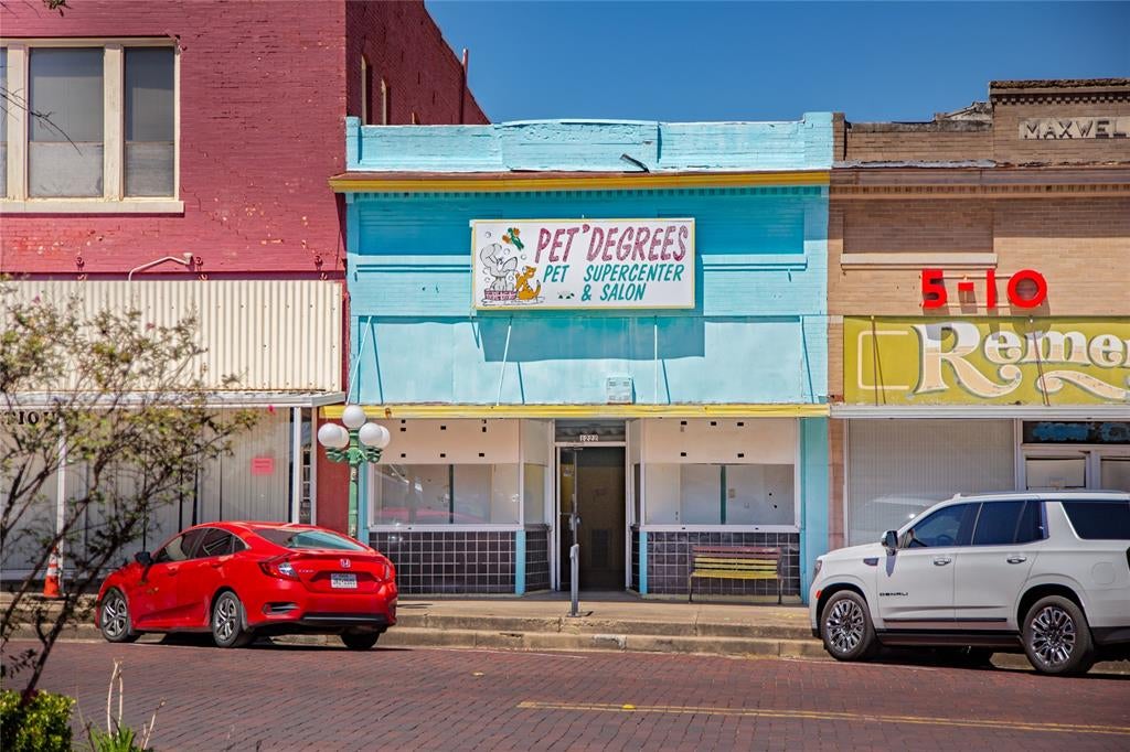 1222 Main Street — photo
