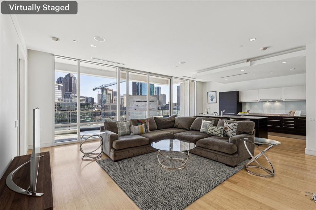 2408 Victory Park Lane 838 — photo