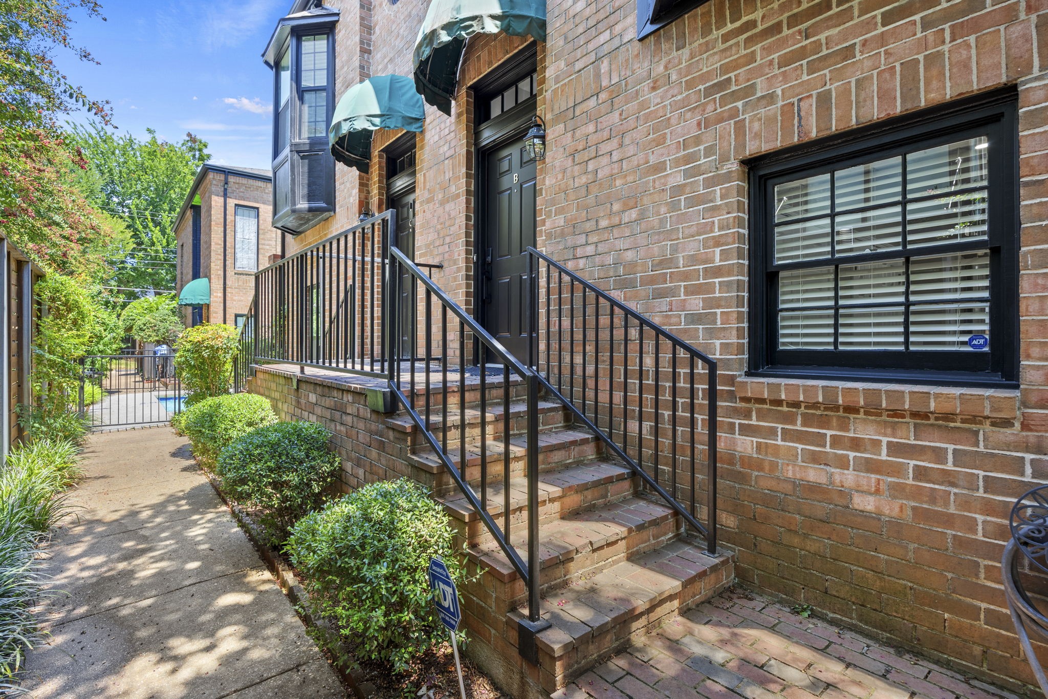 4143 Newton Avenue Unit B — photo