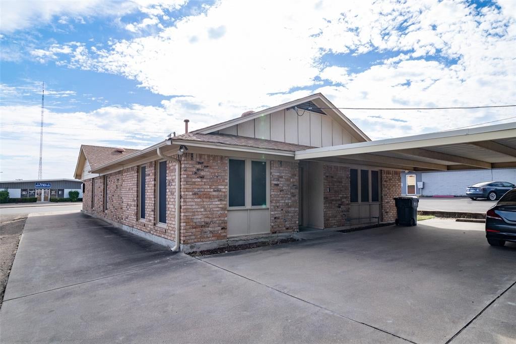 720 Lake Air Drive — photo