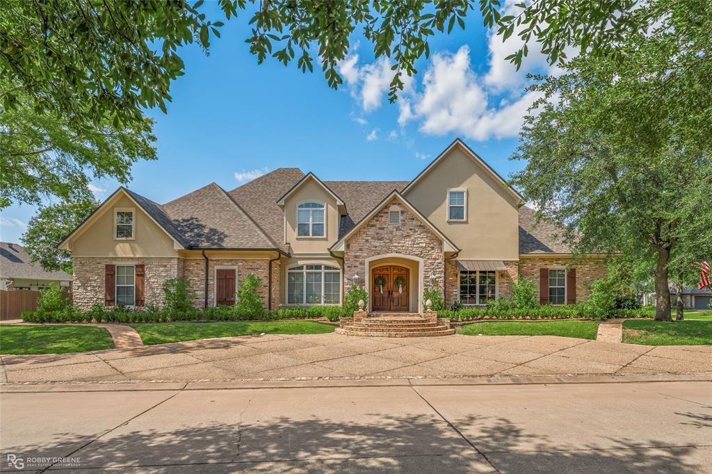200 Evangeline Walk — photo