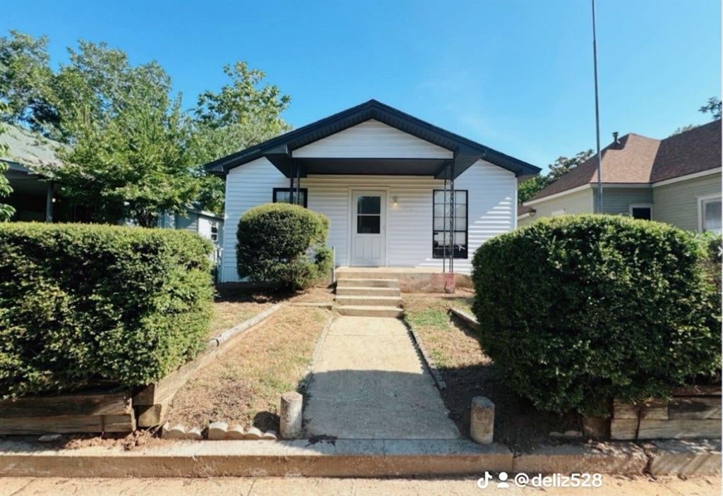 715 W Monterey Street — photo