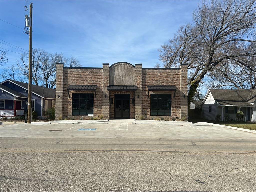 207 N Main Street — photo