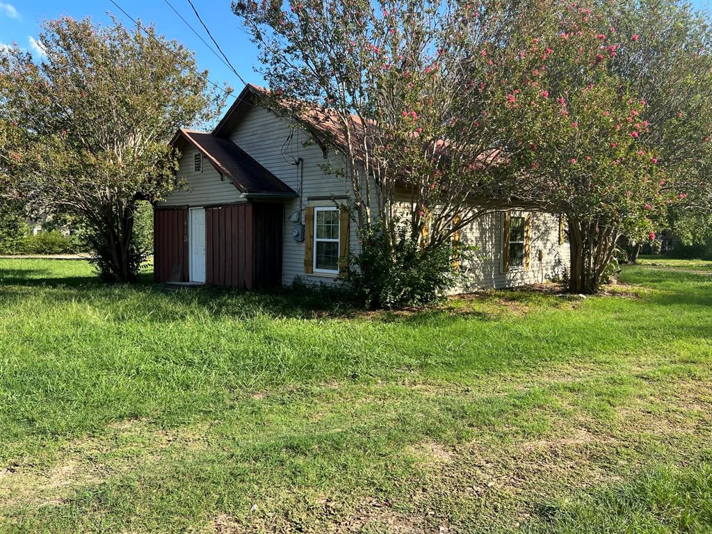 418 E Dewey Street — photo