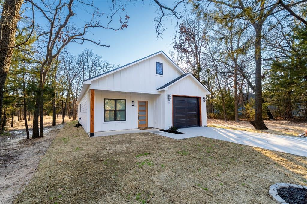 921 Hillburn Drive — photo