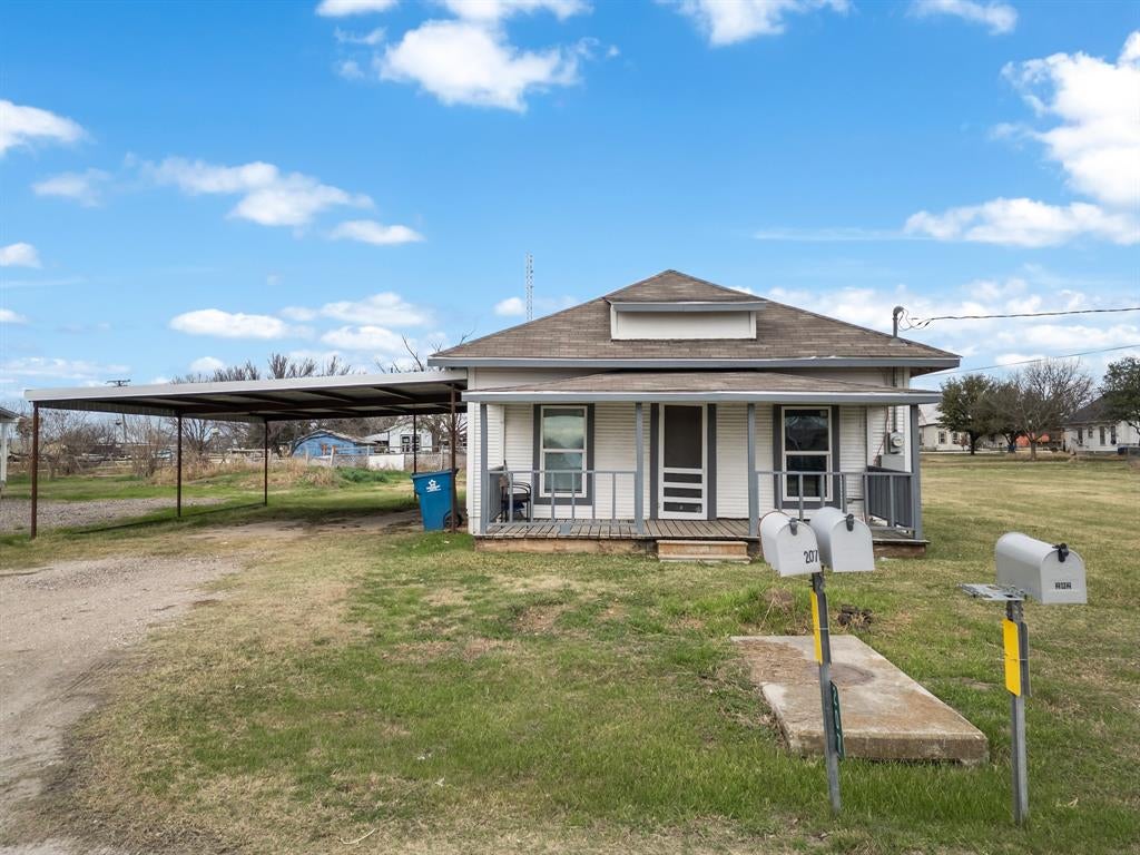 Home in Malone, TX 76660 — photo 2