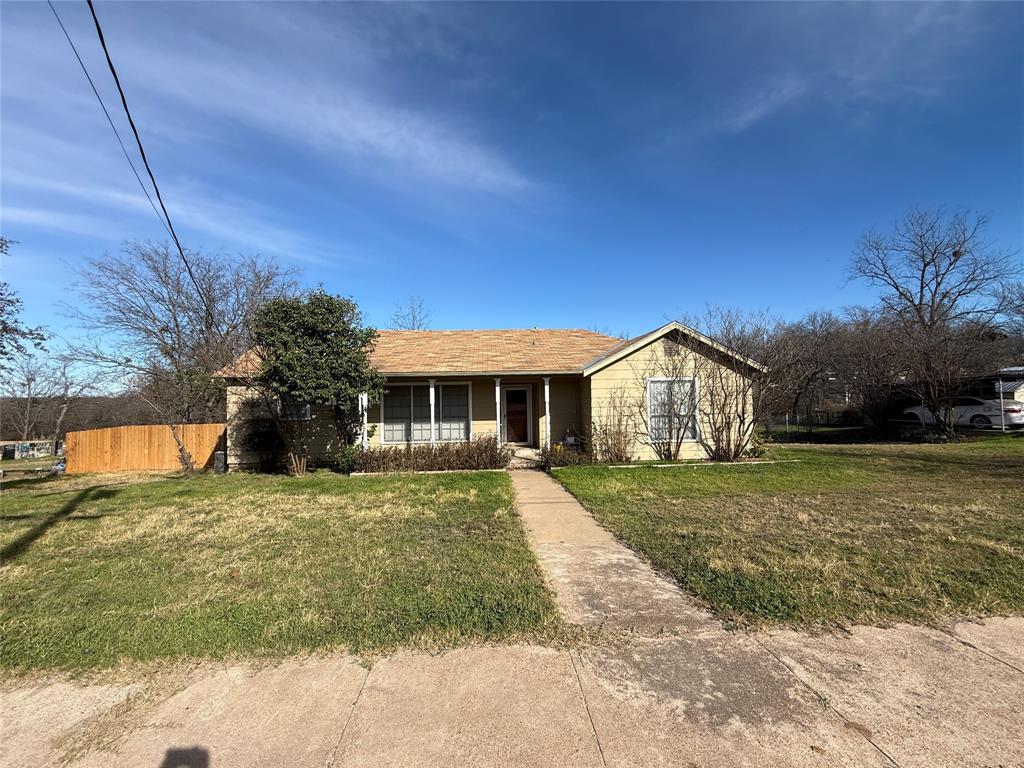 609 E Henry, Hamilton, TX 76531 — photo 2