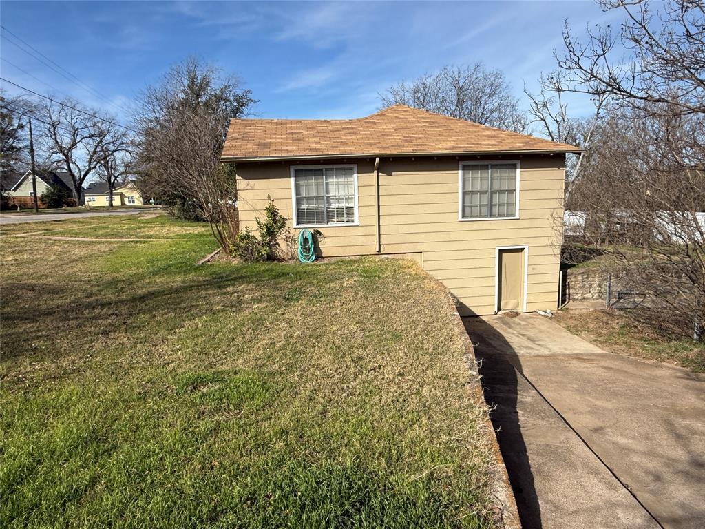 609 E Henry, Hamilton, TX 76531 — photo 3