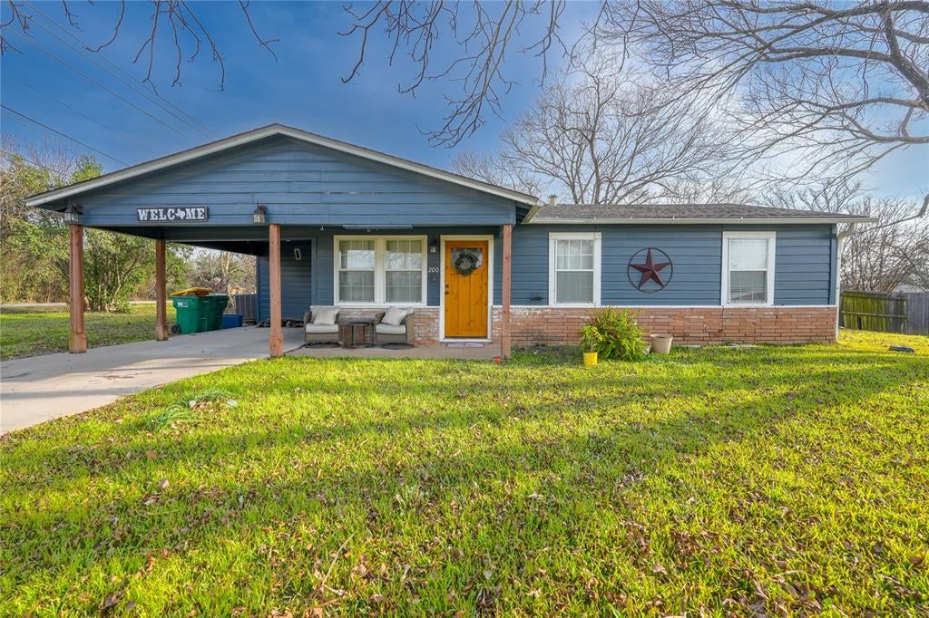 200 W Greenbriar Street — photo