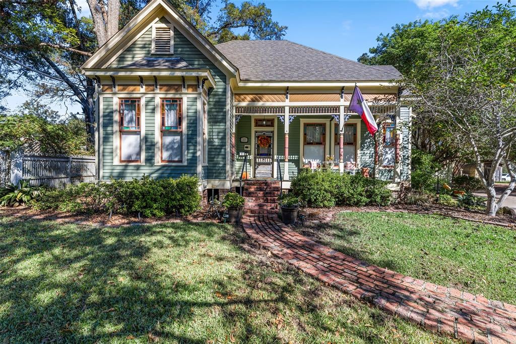 203 E Dixon Street — photo