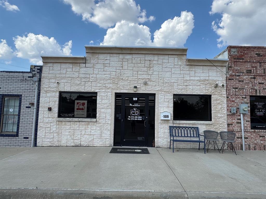 109 E Fate Main Place — photo