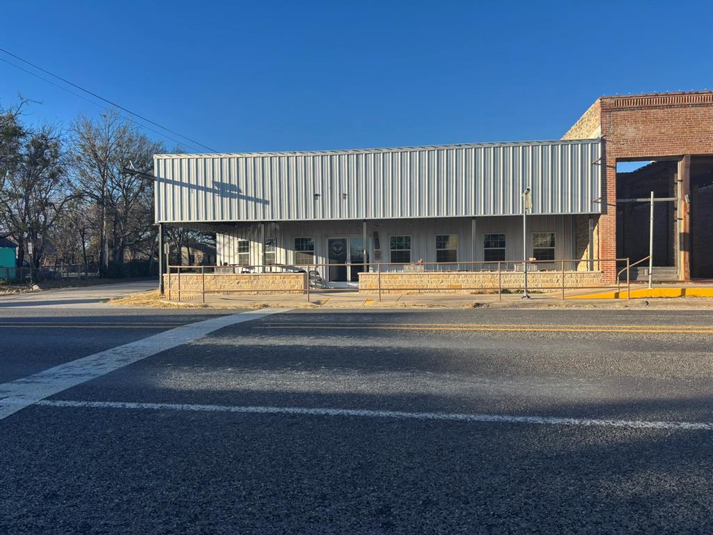 8718 W US Highway 377 — photo