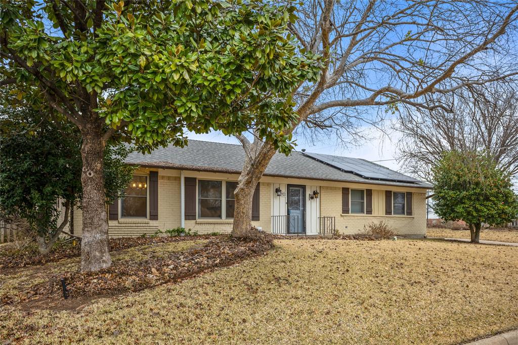 1401 Greenbrier Drive — photo