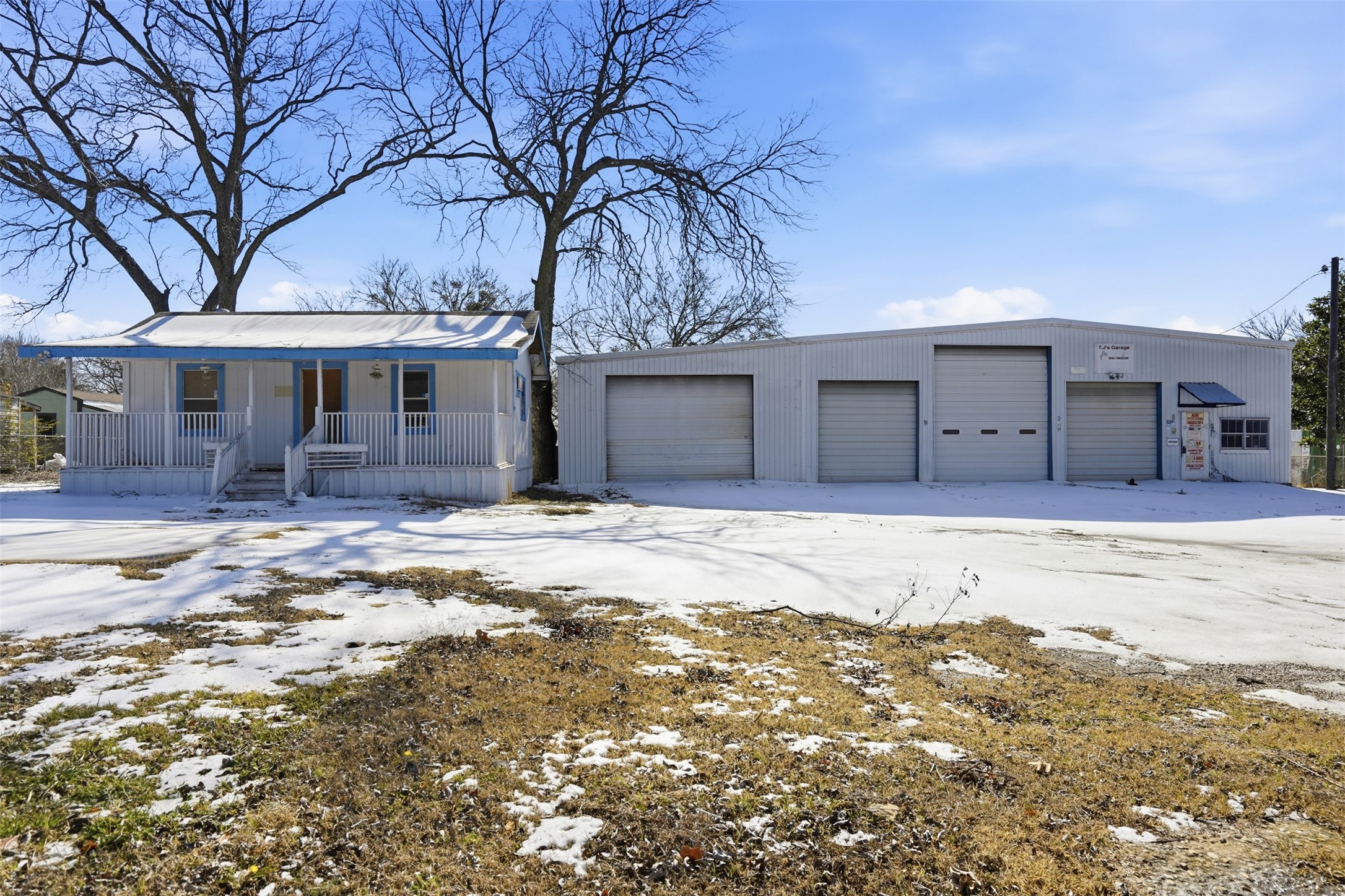 206 Watters Street — photo
