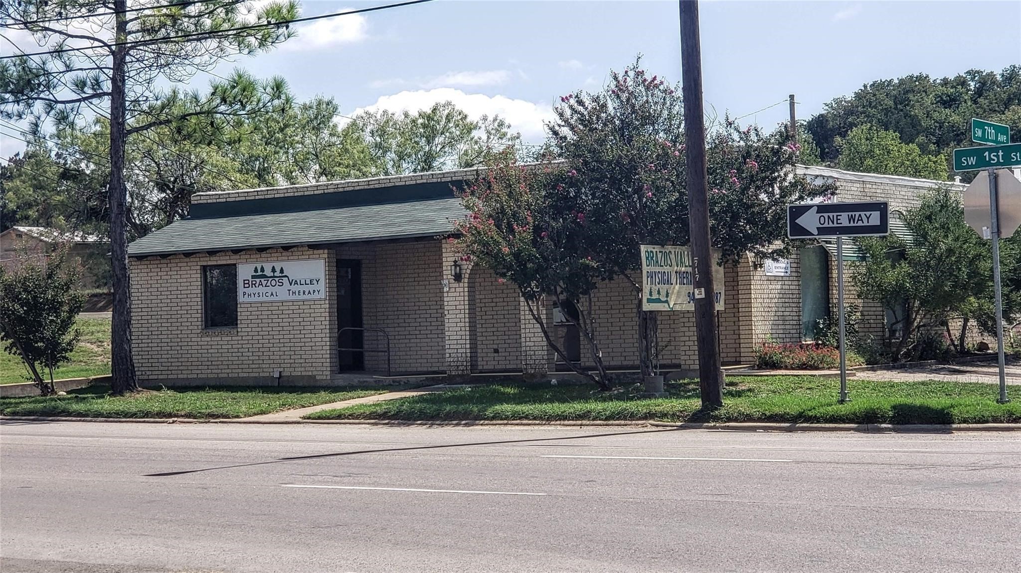 711 SW 1st Street — photo