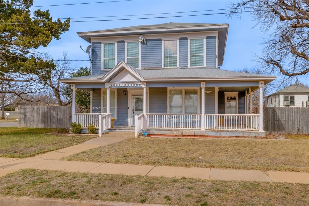 720 W Pecan Street — photo