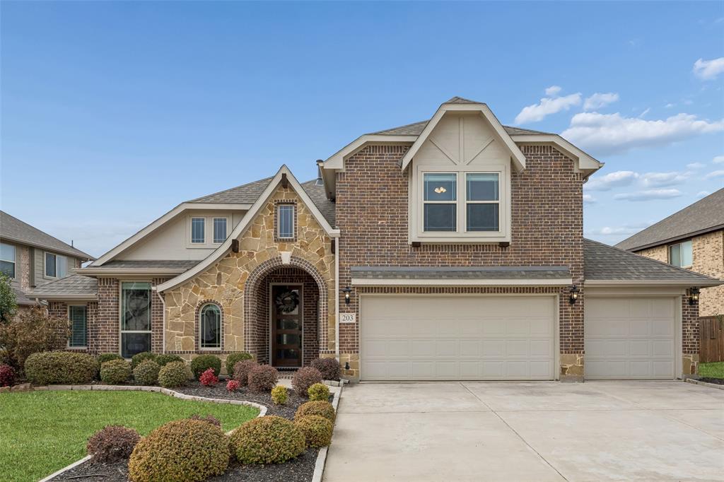 203 Oakcrest Drive — photo