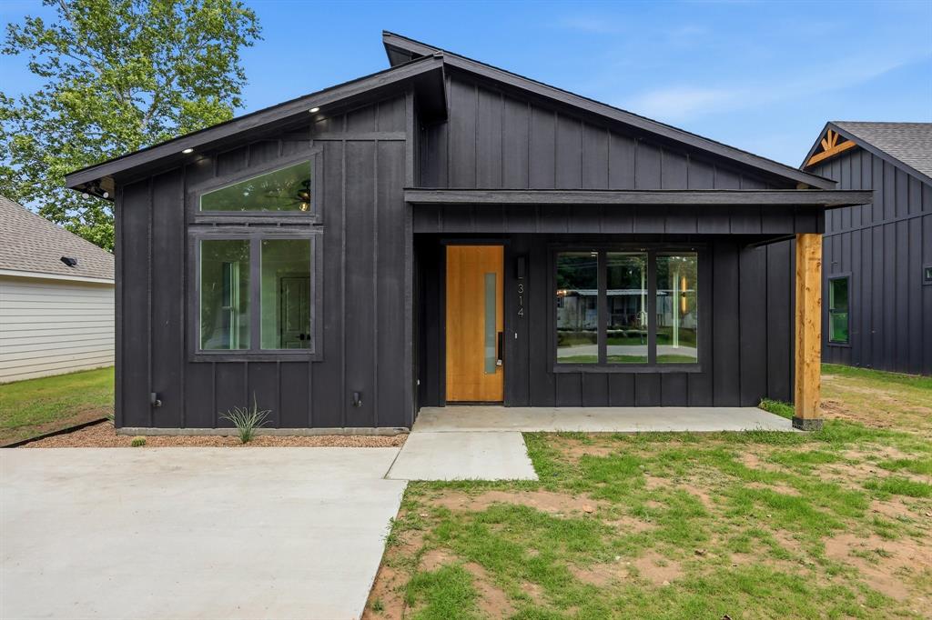 314 W Cobb Street — photo