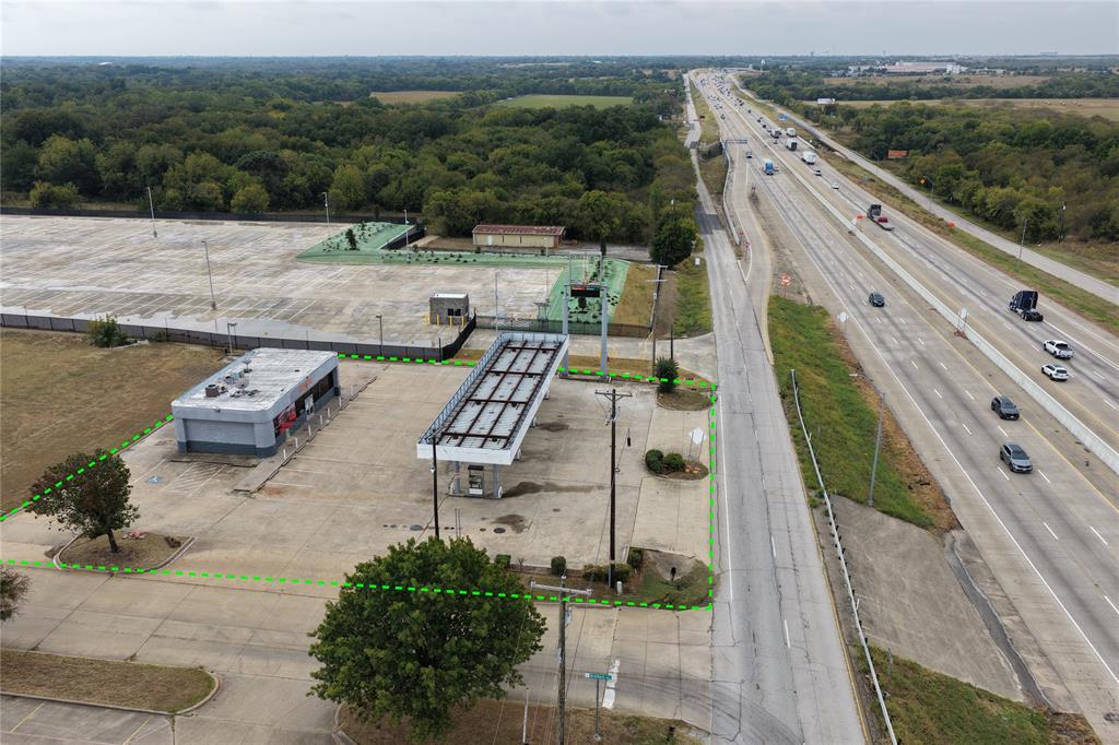 300 S Interstate 35 Road — photo