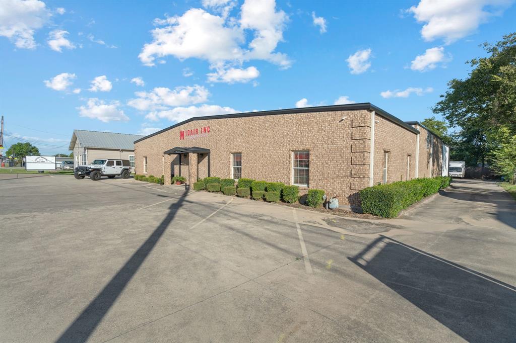 132 W Mcleroy Boulevard — photo