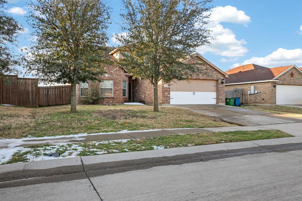 136 Eider Drive, Sanger, TX 76266 — photo 2