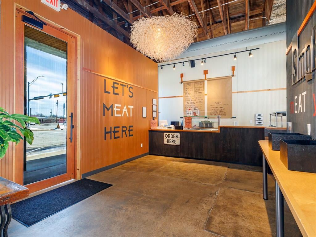 420 S Commercial Avenue — photo