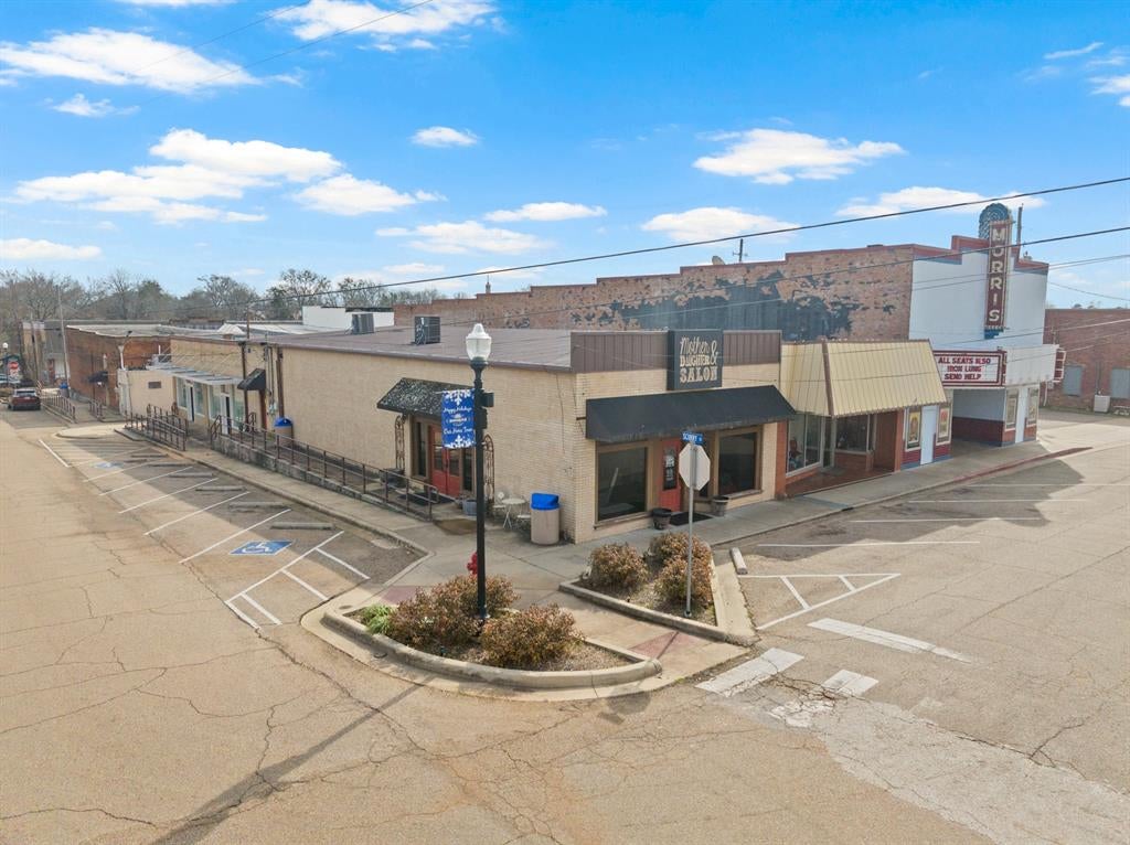 112 N Lamar Street — photo