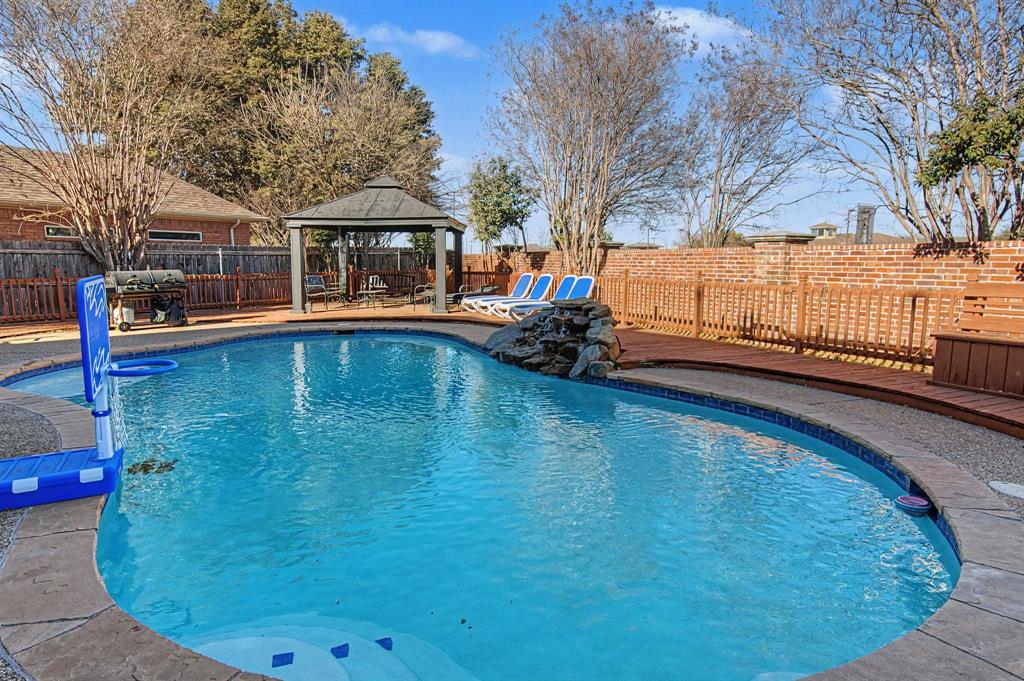 6400 Briercliff Court — photo