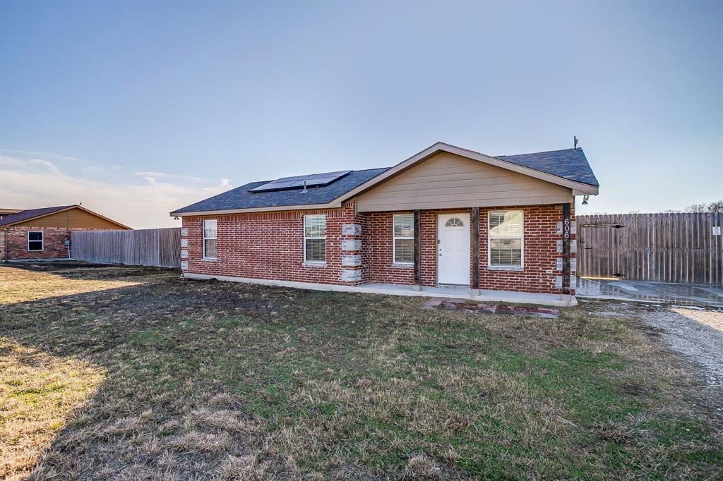 606 S Aquilla Street — photo