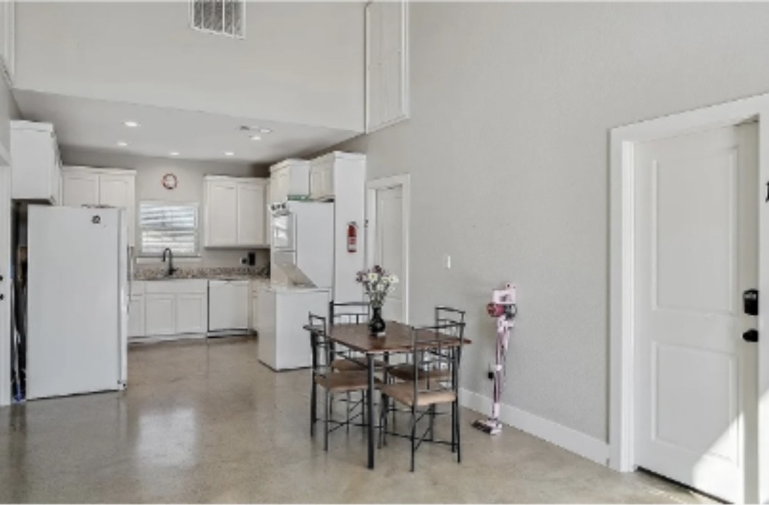 703 Maple Street, Commerce, TX 75428 — photo 2