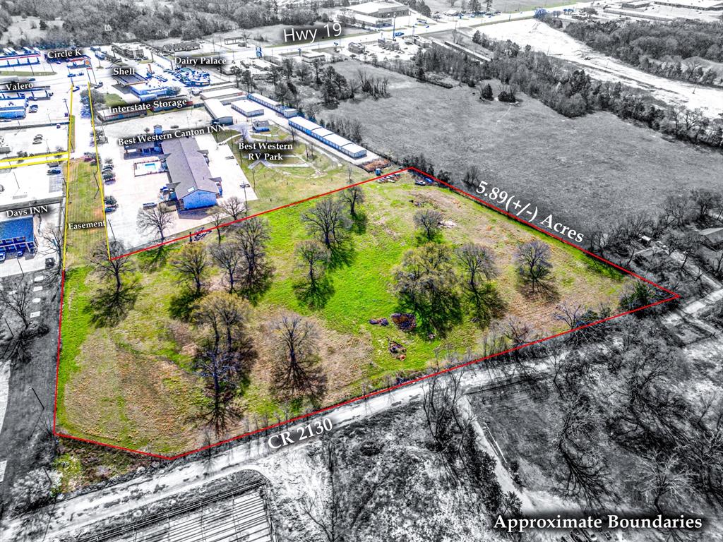 2351 N Trade Days Boulevard — photo