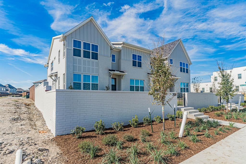 2136 Village Walk Place — photo