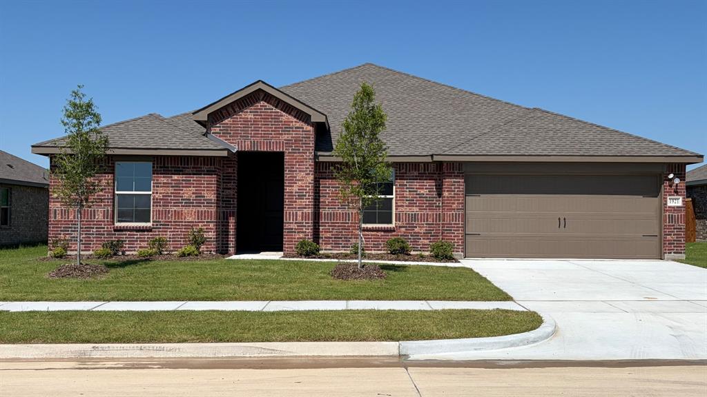 1921 Reveille Way — photo