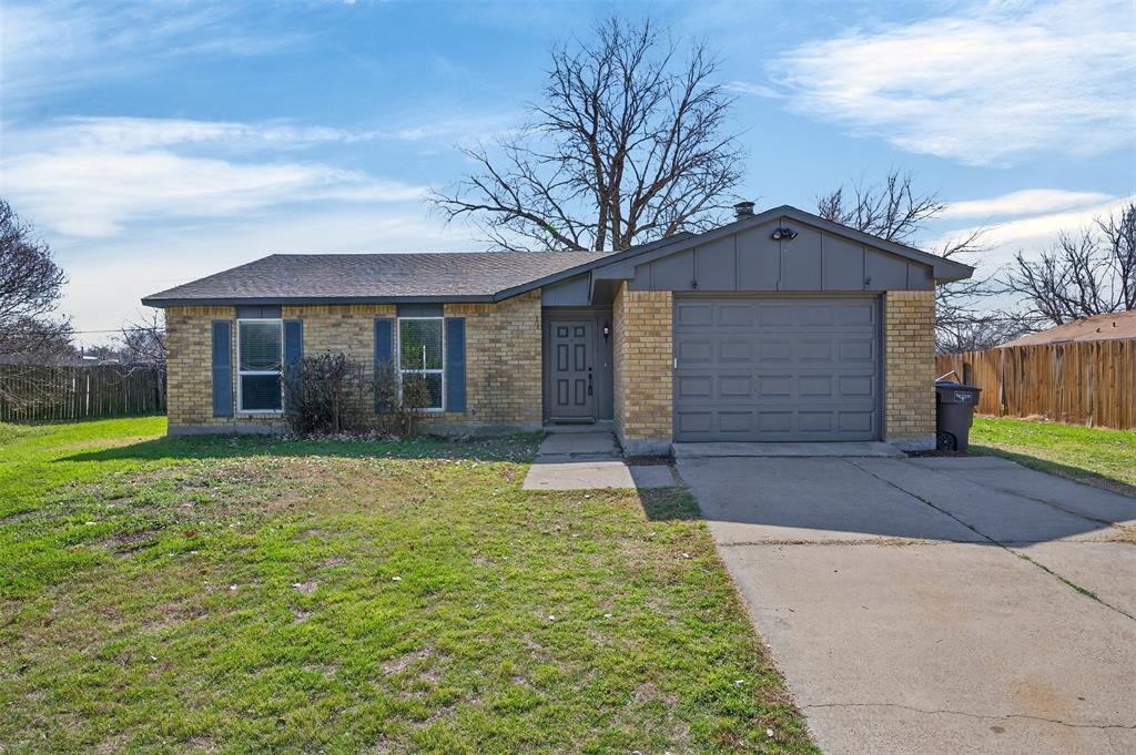 2308 Foxglen Court — photo