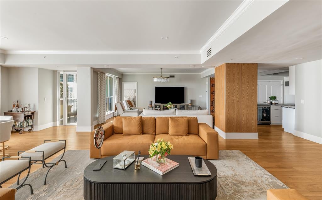 3401 Lee Parkway 404 — photo