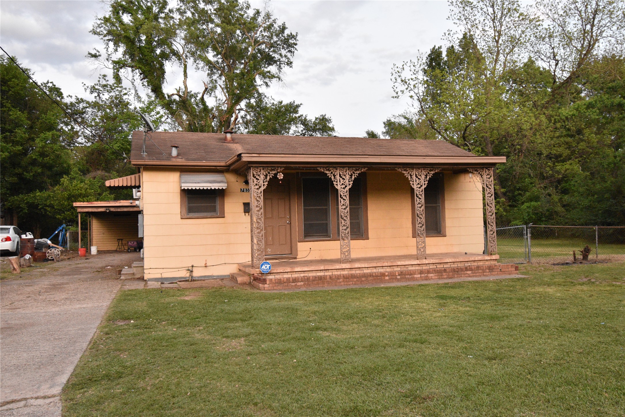 7033 Karen Street — photo