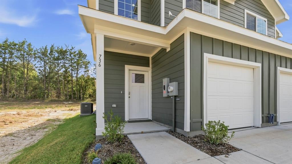 736 Stonewood Drive — photo