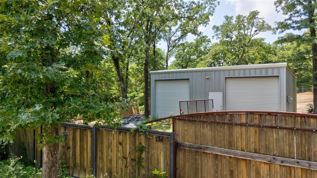 136 Kings Row — photo