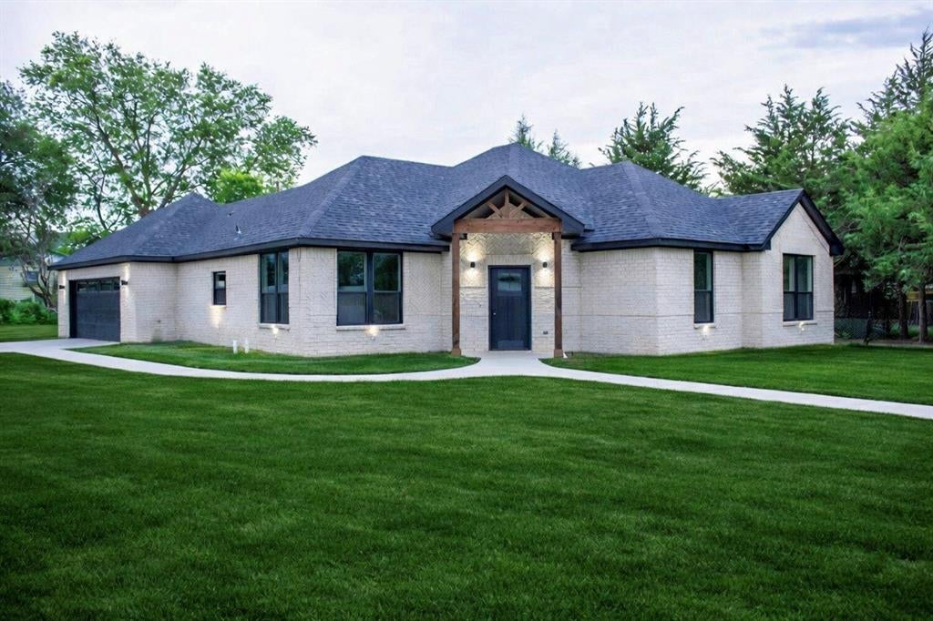 2212 Lakeshore Lane — photo