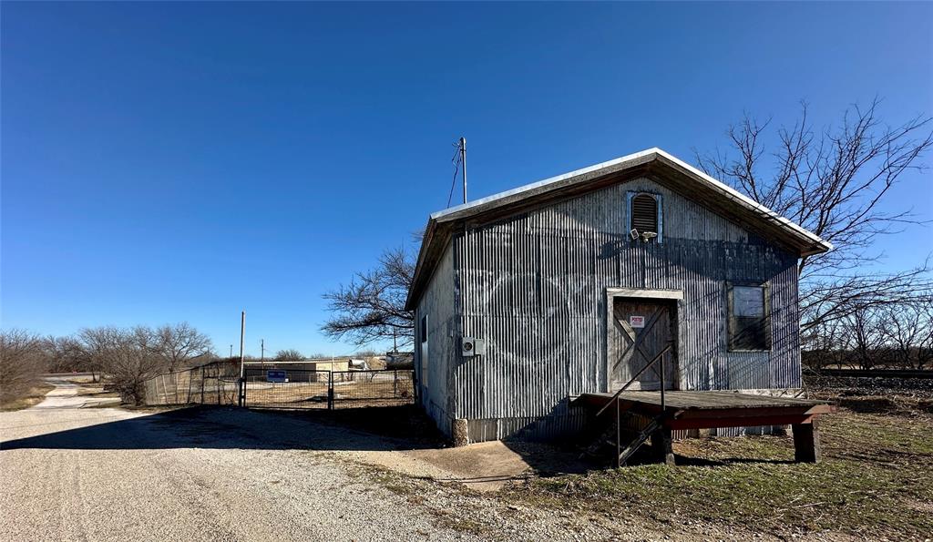 608 E College Street — photo