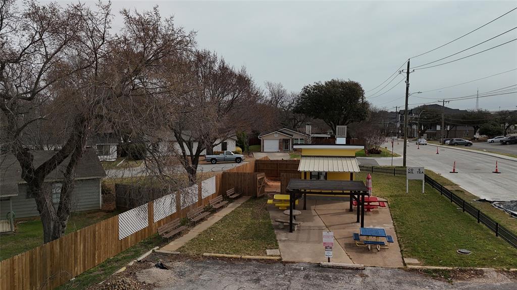 1401 Pipeline Road E — photo