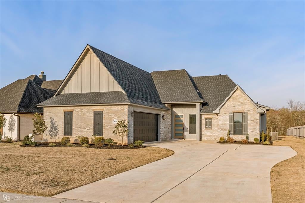 923 Chisolm Trail — photo