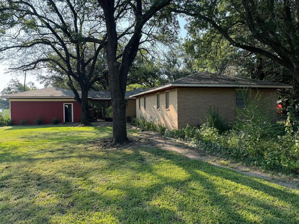 205 W Dickson Street — photo