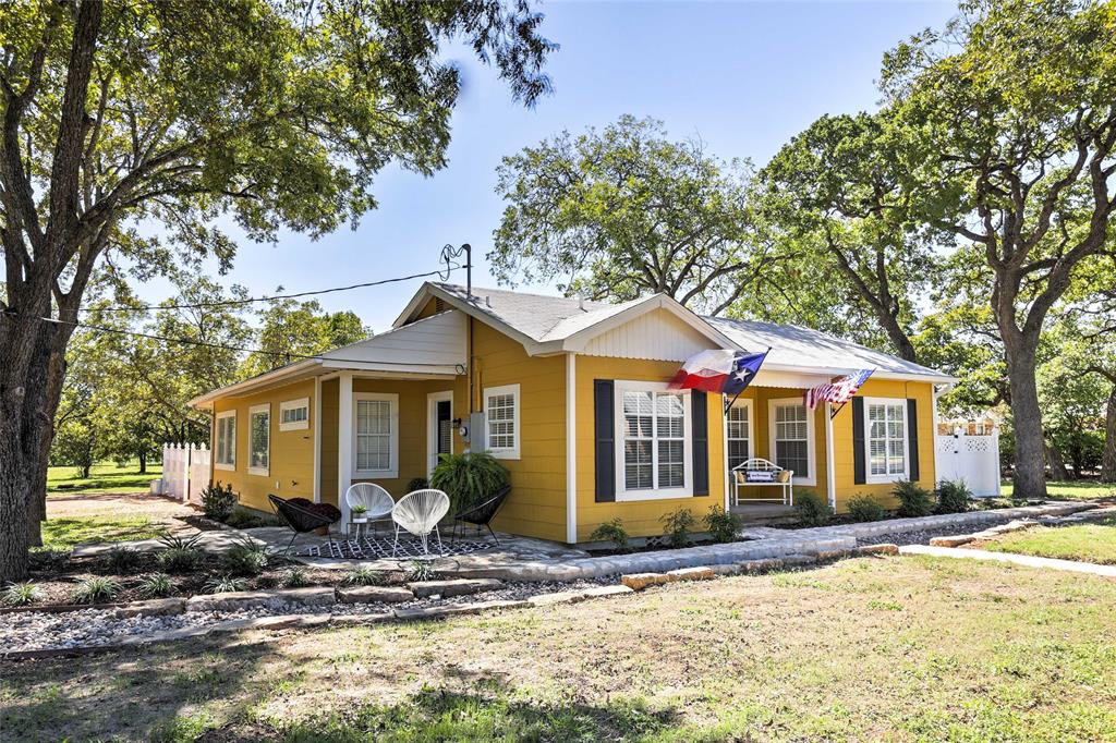 809 E Highway Street — photo