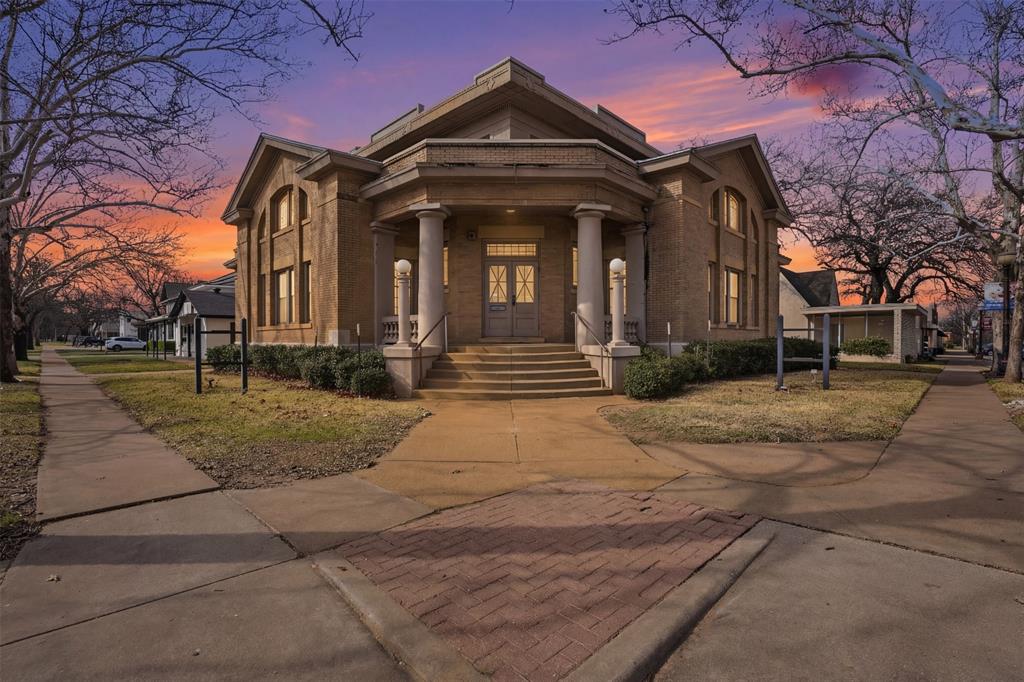 700 Elm Street — photo