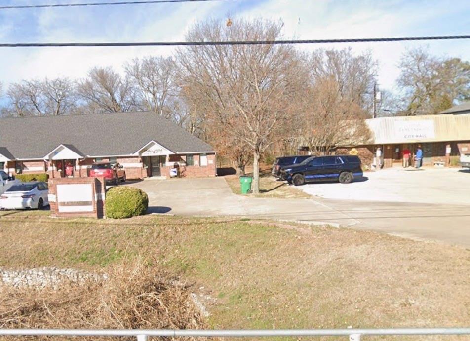 526 FM 120 — photo